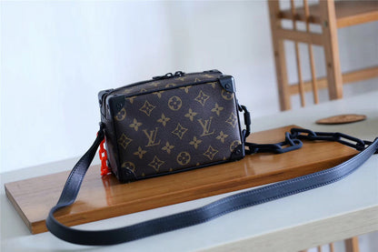 Franco Shops - Louis Vuittons  - 10072