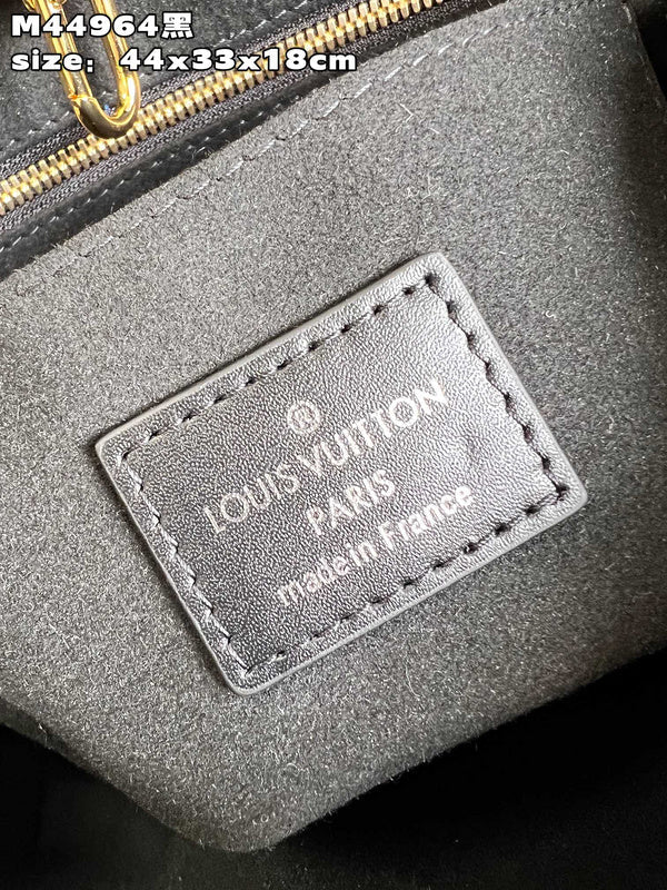 Franco Shops - Louis Vuittons  - 15477