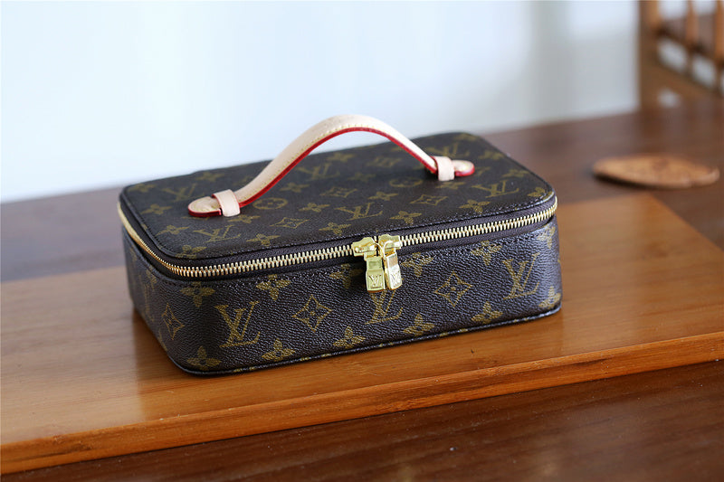 Franco Shops - Louis Vuittons  - 9372
