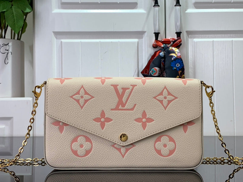 Franco Shops - Louis Vuittons  - 15822