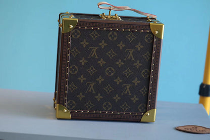 Franco Shops - Louis Vuittons  - 9527