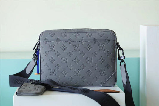 Franco Shops - Louis Vuittons  - 10048