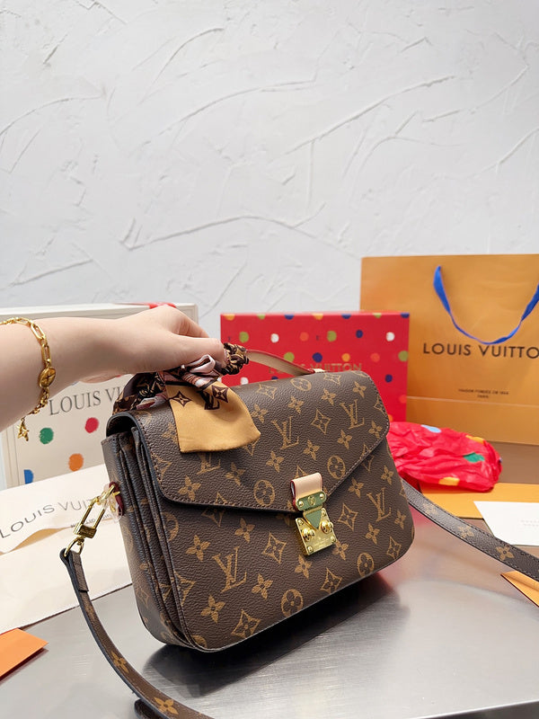 Franco Shops - Louis Vuittons  - 15059