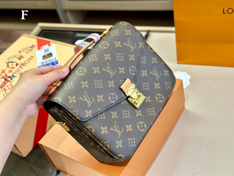 Franco Shops - Louis Vuittons  - 15032