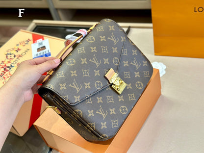 Franco Shops - Louis Vuittons  - 15032