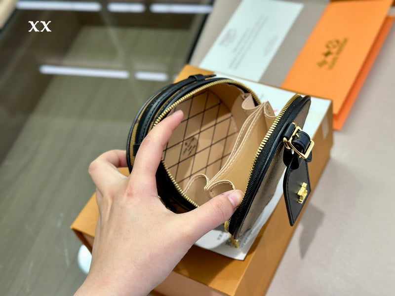 Franco Shops - Louis Vuittons  - 15042