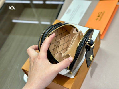 Franco Shops - Louis Vuittons  - 15042