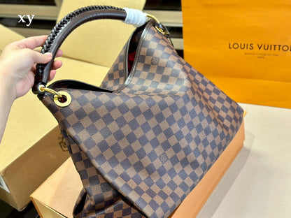 Franco Shops - Louis Vuittons  - 15007