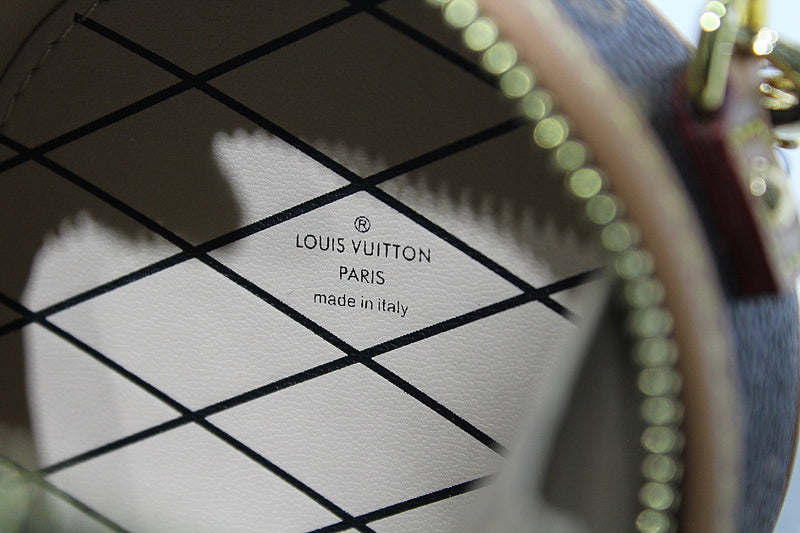 Franco Shops - Louis Vuittons  - 9396