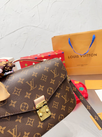 Franco Shops - Louis Vuittons  - 15059