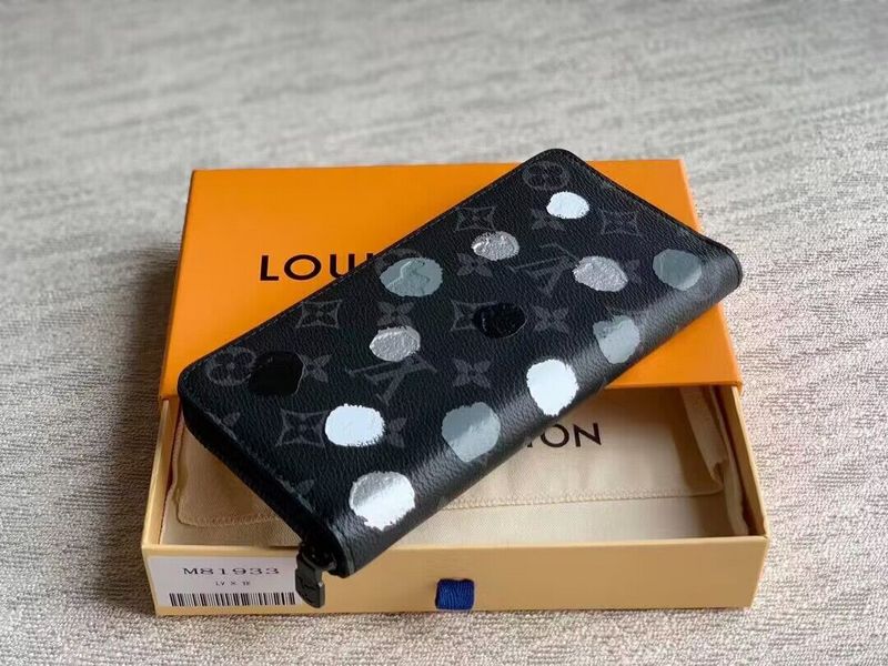 Franco Shops - Louis Vuittons  - 15752