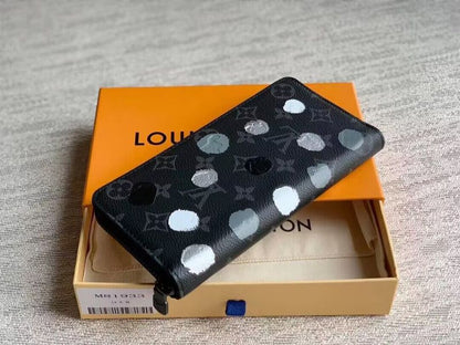 Franco Shops - Louis Vuittons  - 15752