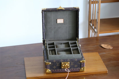 Franco Shops - Louis Vuittons  - 9550