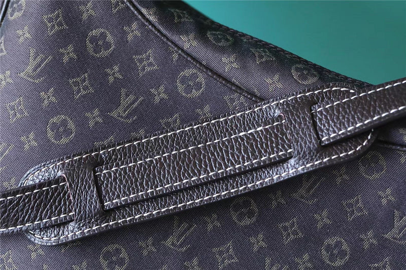 Franco Shops - Louis Vuittons  - 9942