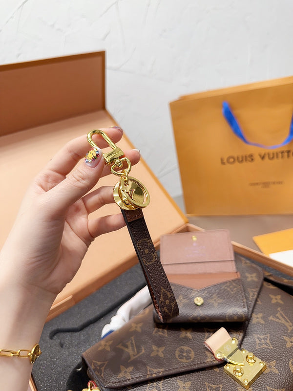 Franco Shops - Louis Vuittons  - 15024