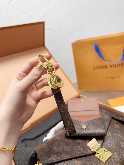 Franco Shops - Louis Vuittons  - 15024