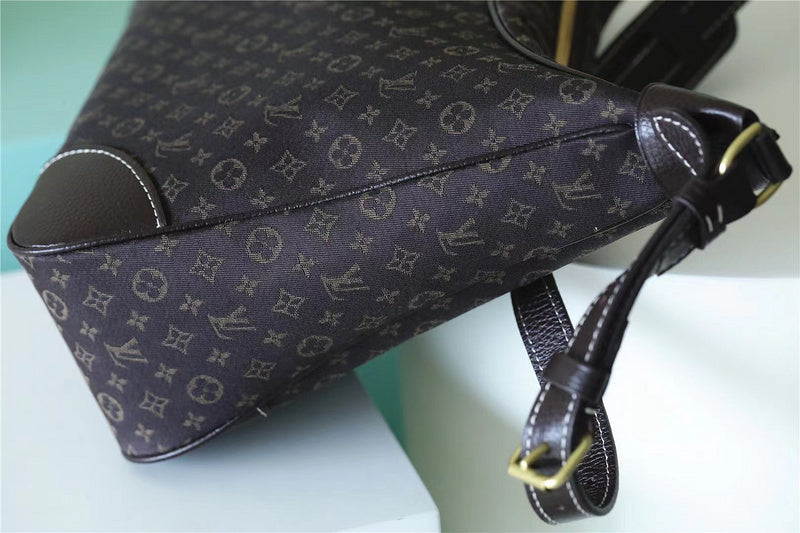 Franco Shops - Louis Vuittons  - 9942