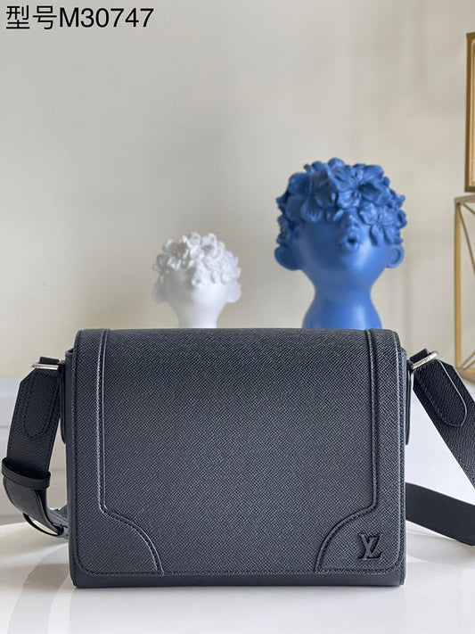 Franco Shops - Louis Vuittons  - 12655