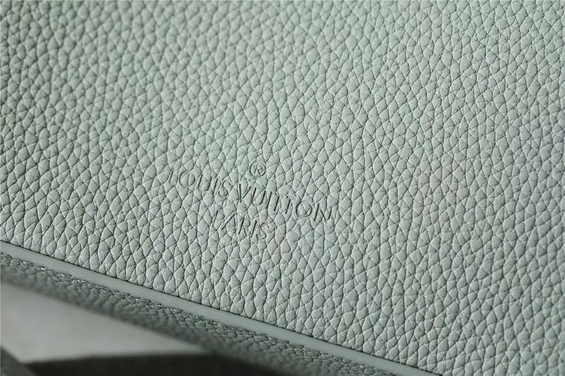 Franco Shops - Louis Vuittons  - 9932