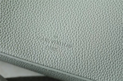 Franco Shops - Louis Vuittons  - 9932