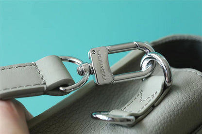 Franco Shops - Louis Vuittons  - 9917