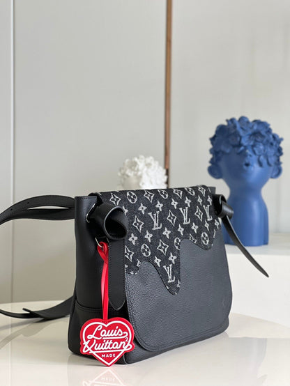 Louis Vuitton Besace Toyko Bag