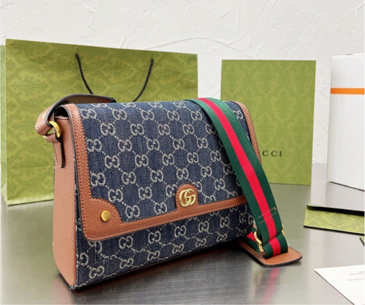 Woman Gucci shoulder Handbag