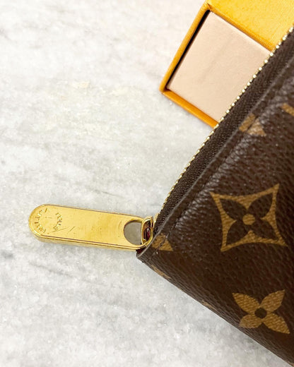 LOUIS VUITTON Monogram Zippy Wallet in Fuchsia
