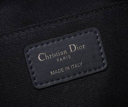 Christian Dior 30 Montaigne Beauty Pouch