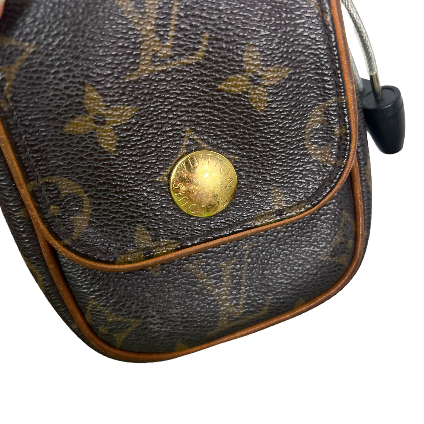 Crossbody Luxury Designer By Louis Vuitton  Size: Small