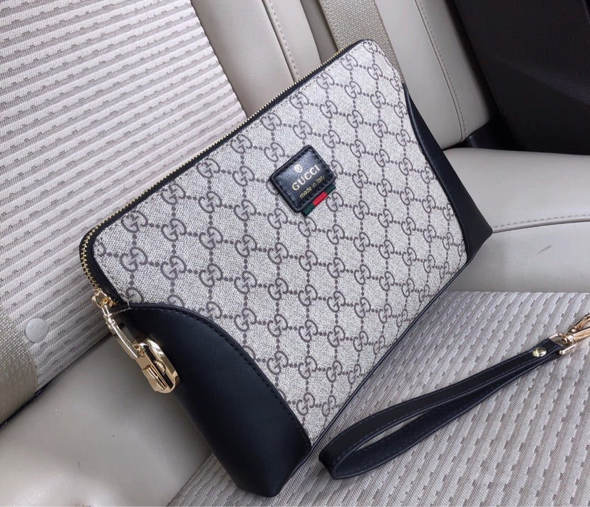 Gucci clutch/ wristlet