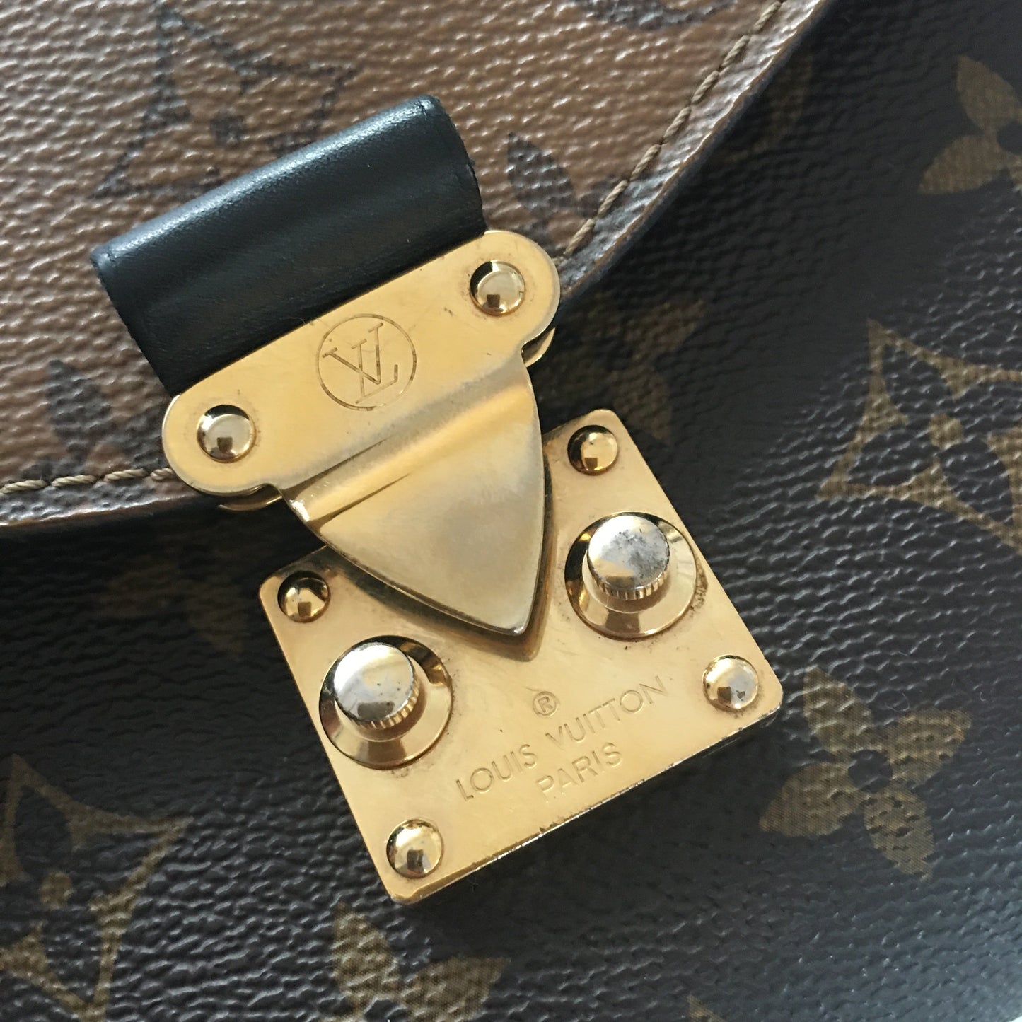 LOUIS VUITTON Metis Crossbody Bag in Brown Canvas