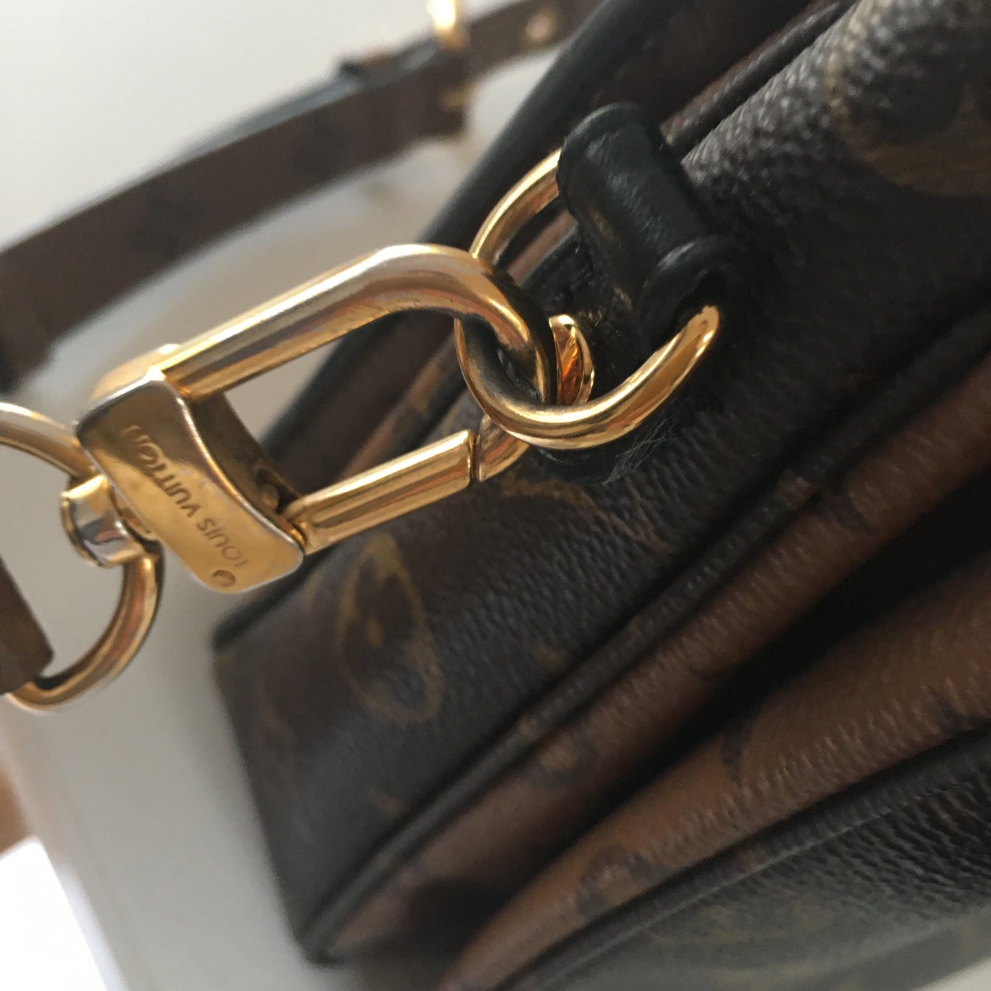 LOUIS VUITTON Metis Crossbody Bag in Brown Canvas