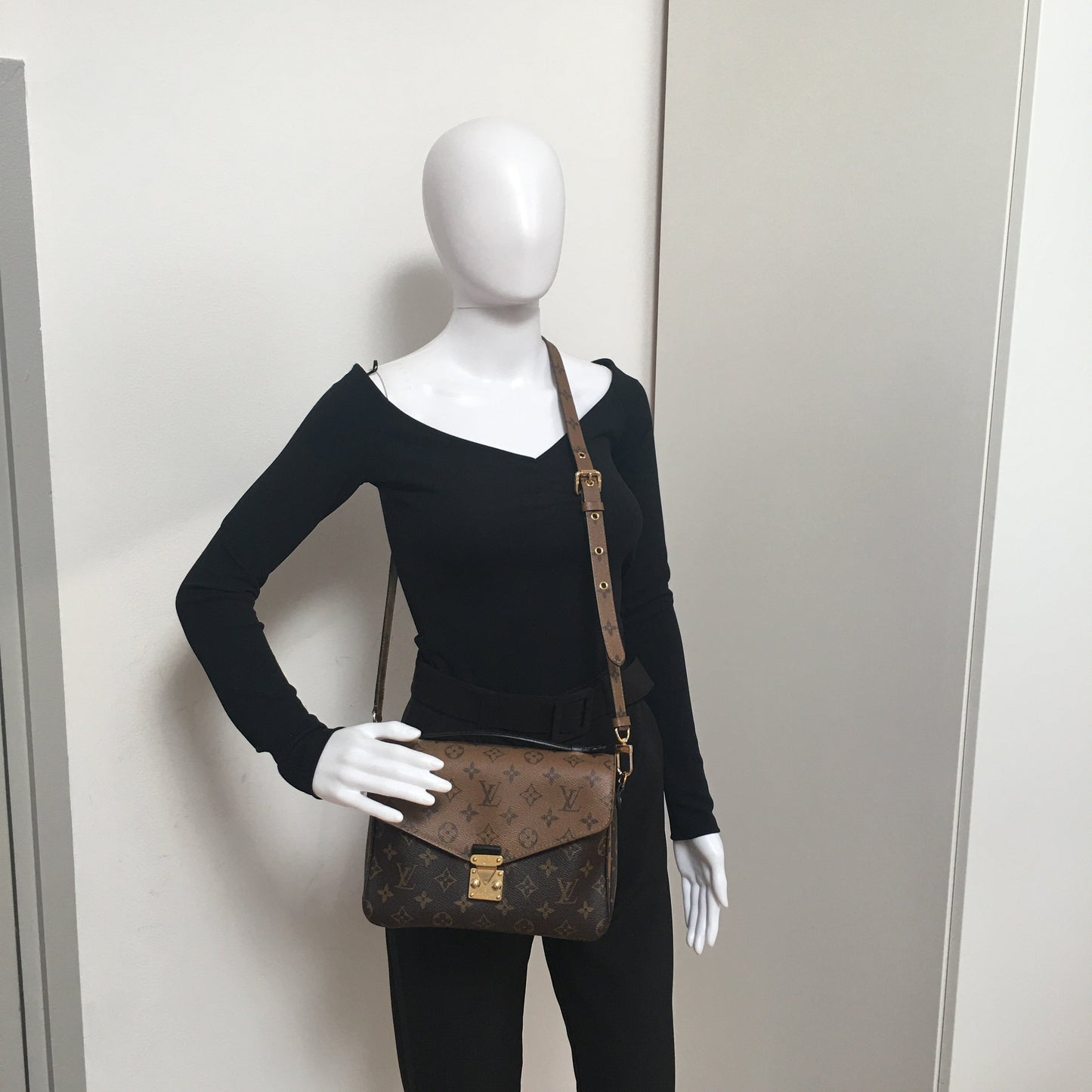 LOUIS VUITTON Metis Crossbody Bag in Brown Canvas