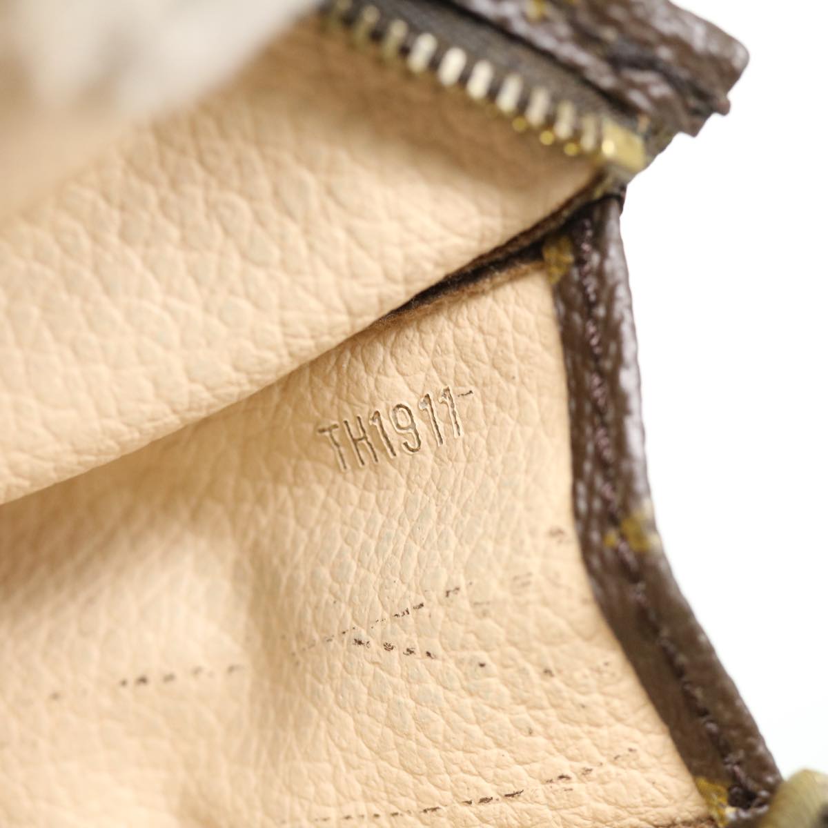 LOUIS VUITTON Monogram Poche Toilette 15 Pouch M47546 LV Auth ki2185