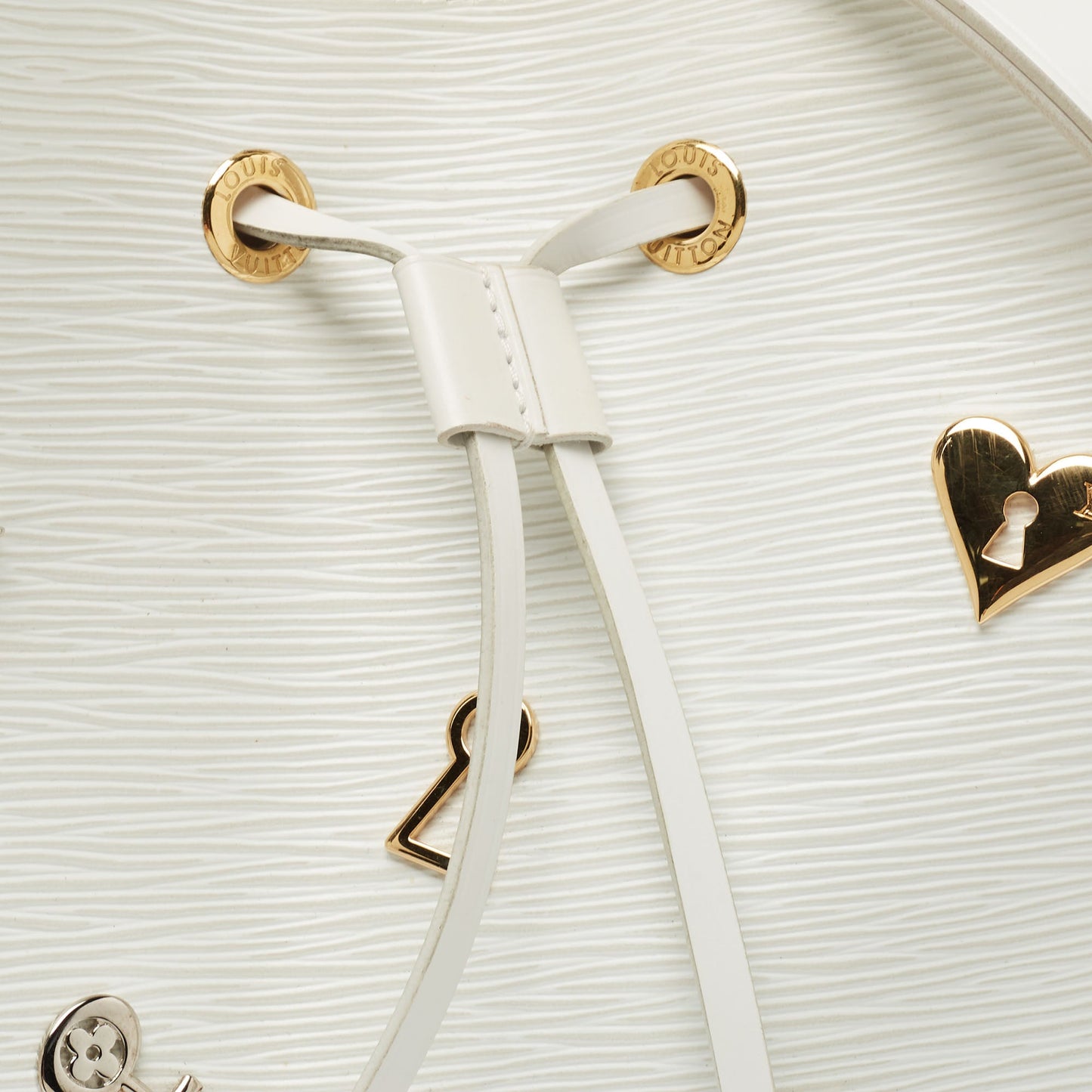 LOUIS VUITTON White Epi Leather Lovelock NeoNoe MM Bag