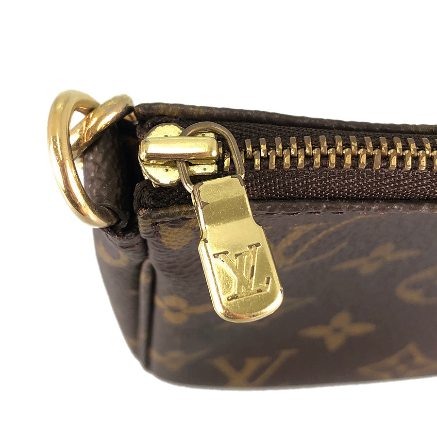 LOUIS VUITTON Monogram Pochette Accessoires Pouch