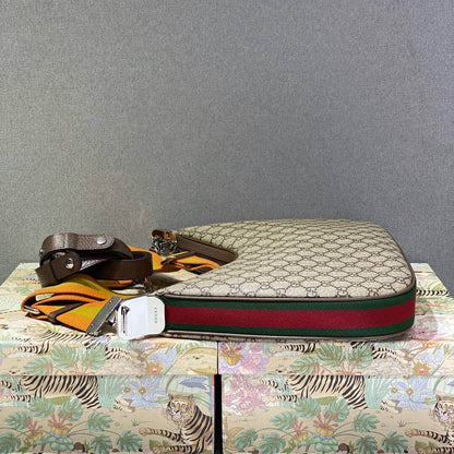 Gucci Attache small shoulder bag Beige and ebony GG Supreme canvas