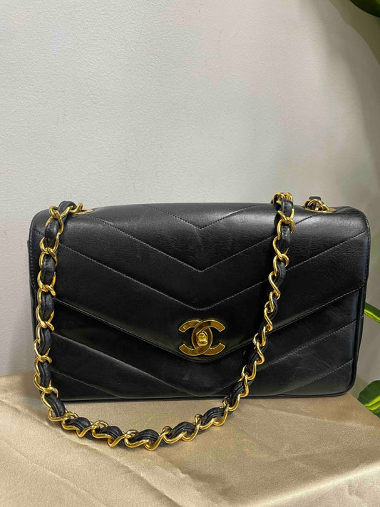 Chanel ChainBag Classic Black Leather Shoulder Bag