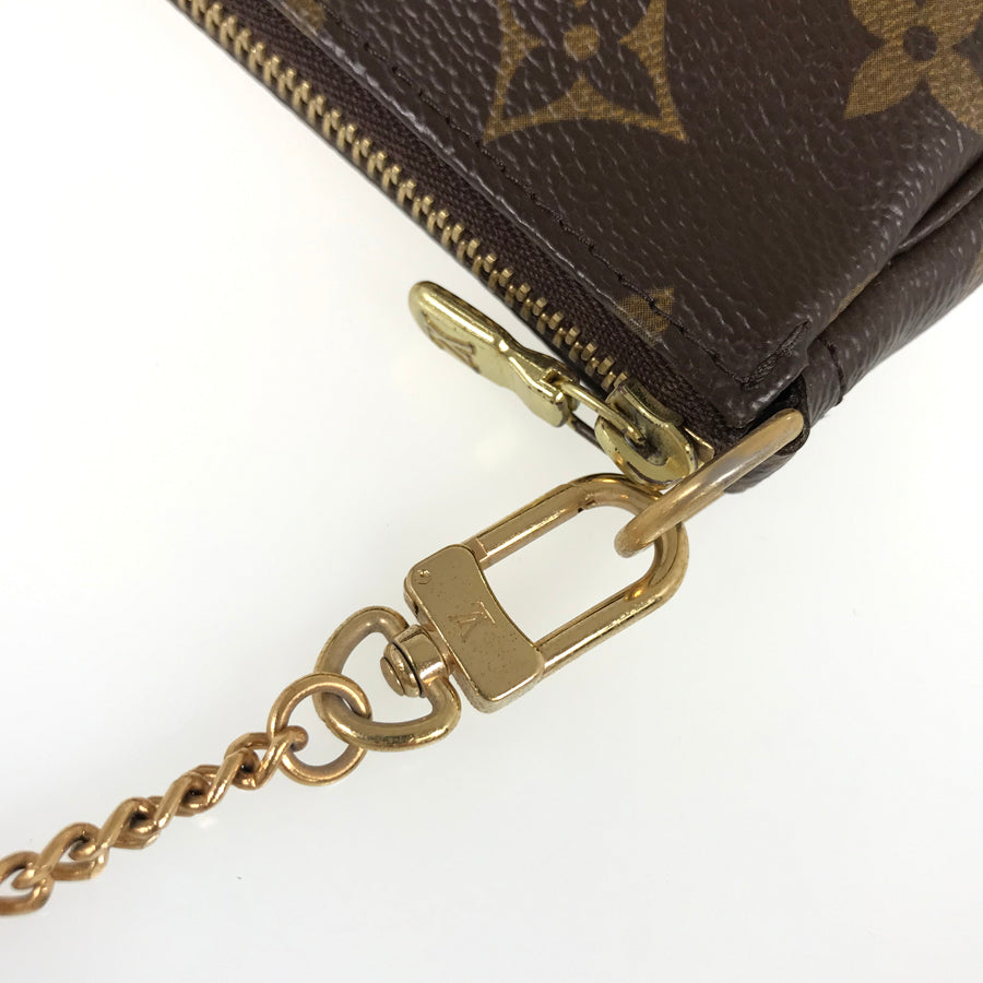 LOUIS VUITTON Monogram Mini Pochette Accessoires Pouch