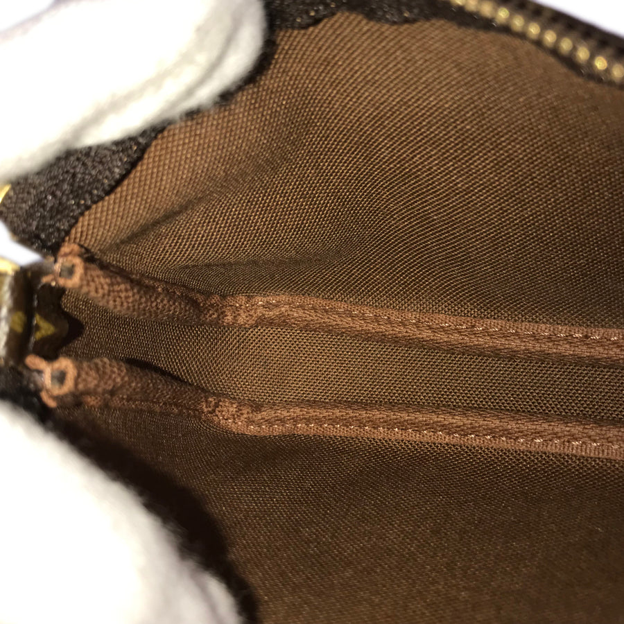 LOUIS VUITTON Monogram Mini Pochette Accessoires Pouch