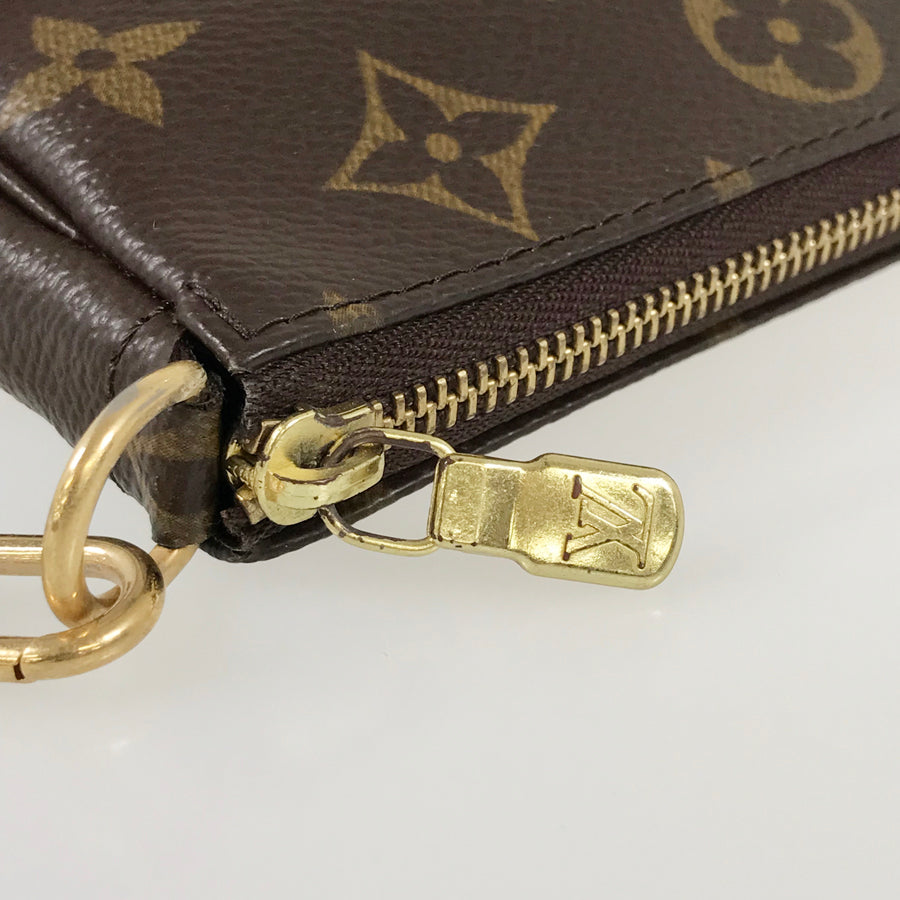 LOUIS VUITTON Monogram Mini Pochette Accessoires Pouch