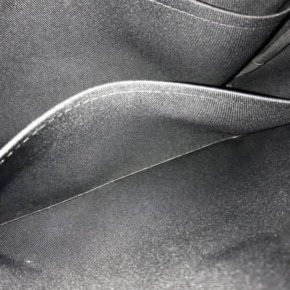 LOUIS VUITTON Shoulder Bag