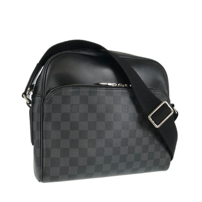 LOUIS VUITTON Shoulder Bag