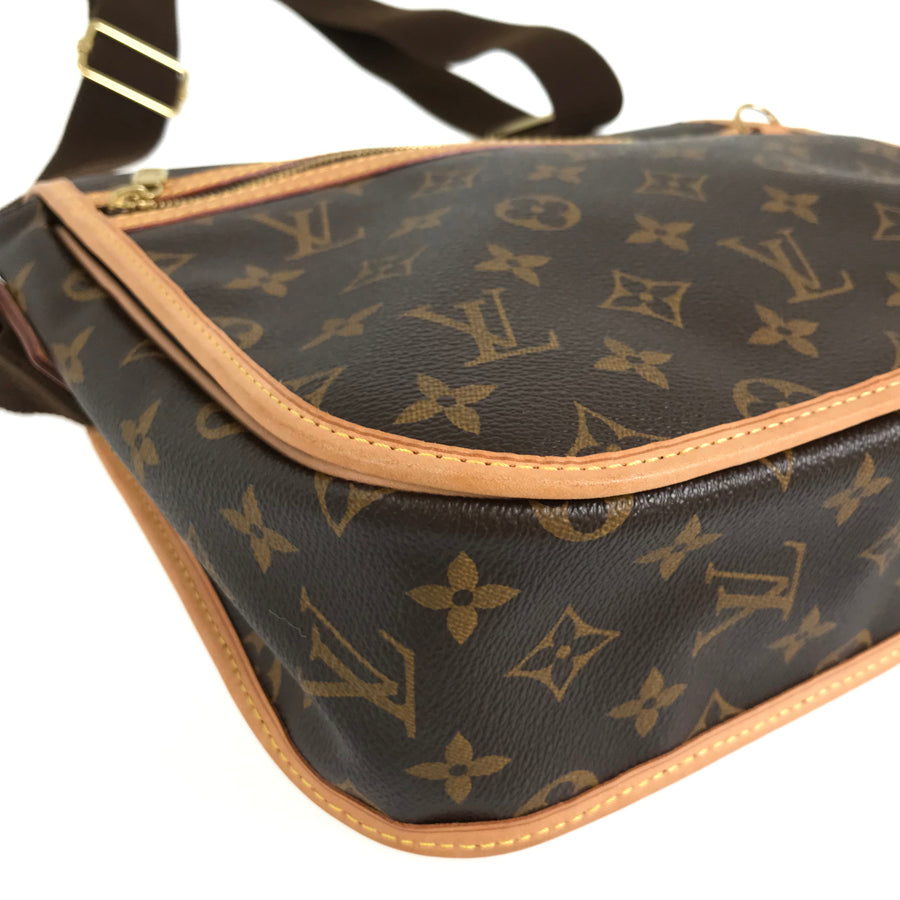 LOUIS VUITTON Messenger bag