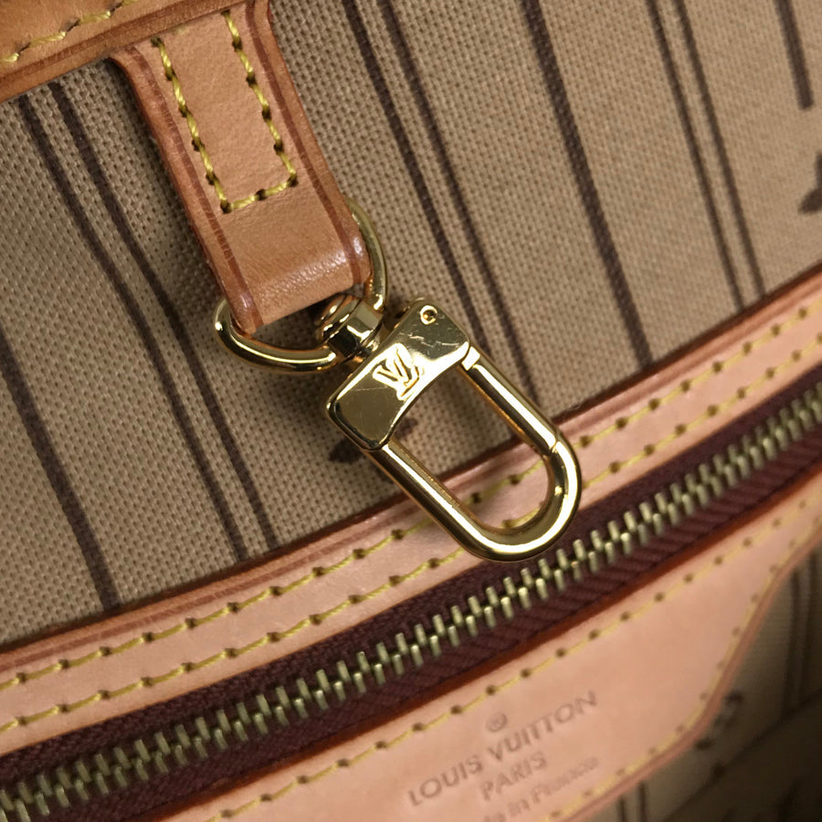 LOUIS VUITTON Monogram Neverfull GM Tote Bag