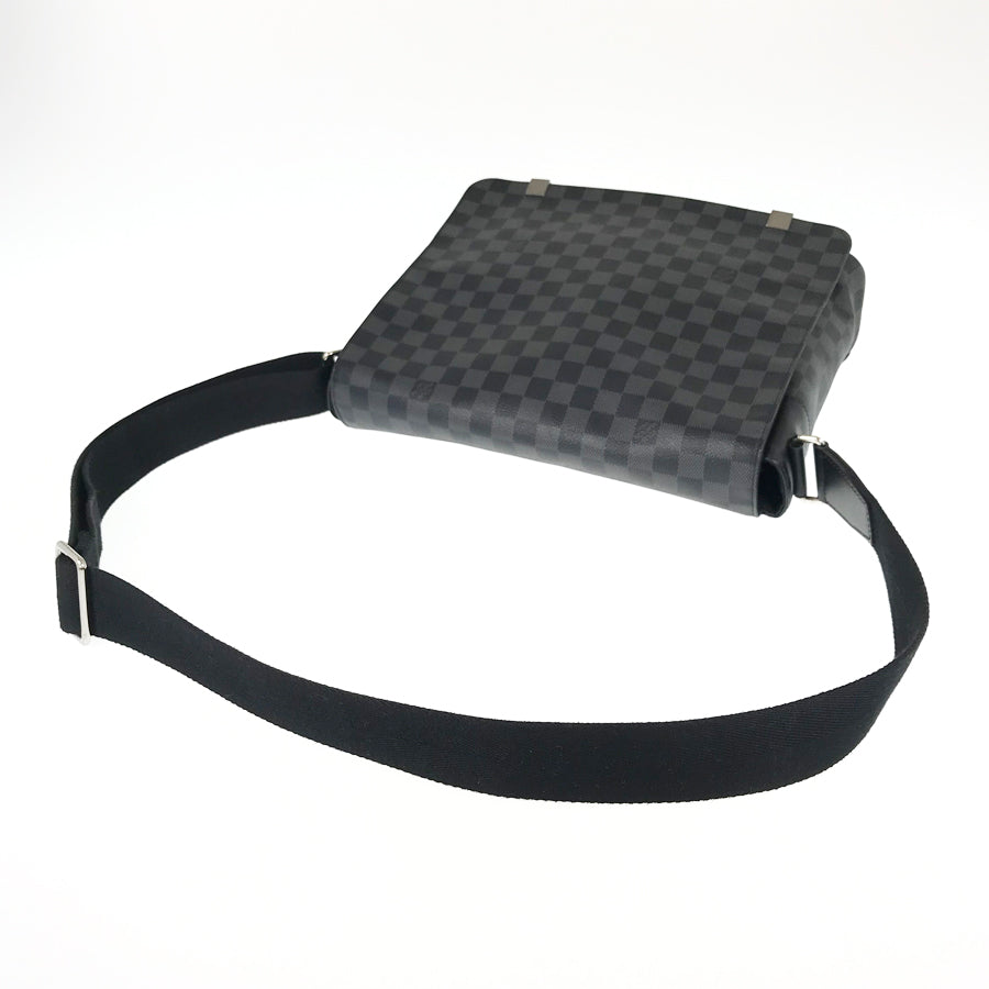 LOUIS VUITTON Messenger bag