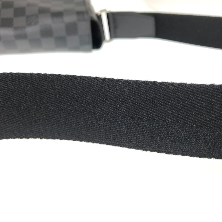 LOUIS VUITTON Messenger bag