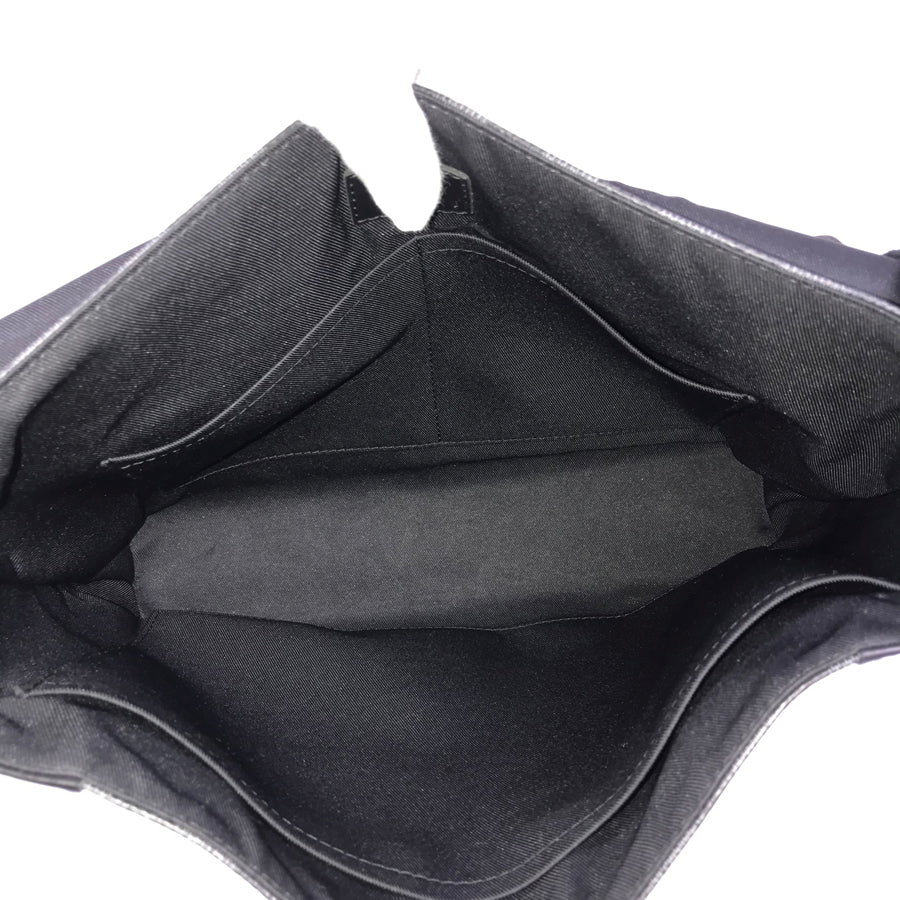 LOUIS VUITTON Messenger bag