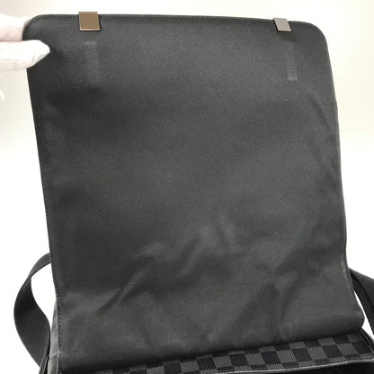 LOUIS VUITTON Messenger bag